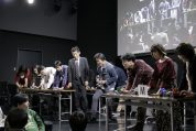 クリスマスソングを答えてハイタッチ！「イントロクイズ忘年会」レポート