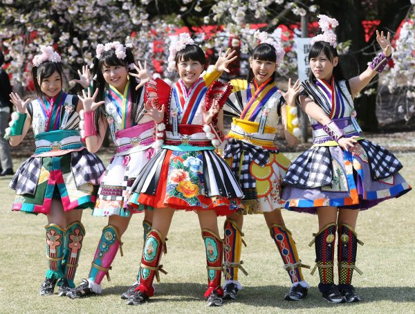ももいろクローバーＺがデビュー10周年。グループが初めてシングルチャート１位となった曲は？