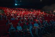 一問一報／映画館