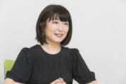 100人分のクイズ問題を受け取るのは収録直前！？　『99人の壁』ナレーター・小坂由里子インタビュー