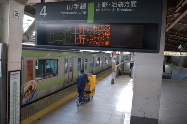山手線全駅の発車標に導入される新サービスとは?