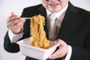 一問一報／カップ焼きそば
